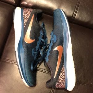 Nike training in season women size 7.5